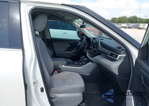 2021 Toyota Highlander L z USA, uszkodzony, nr VIN 5TDCZRAHXMS064223